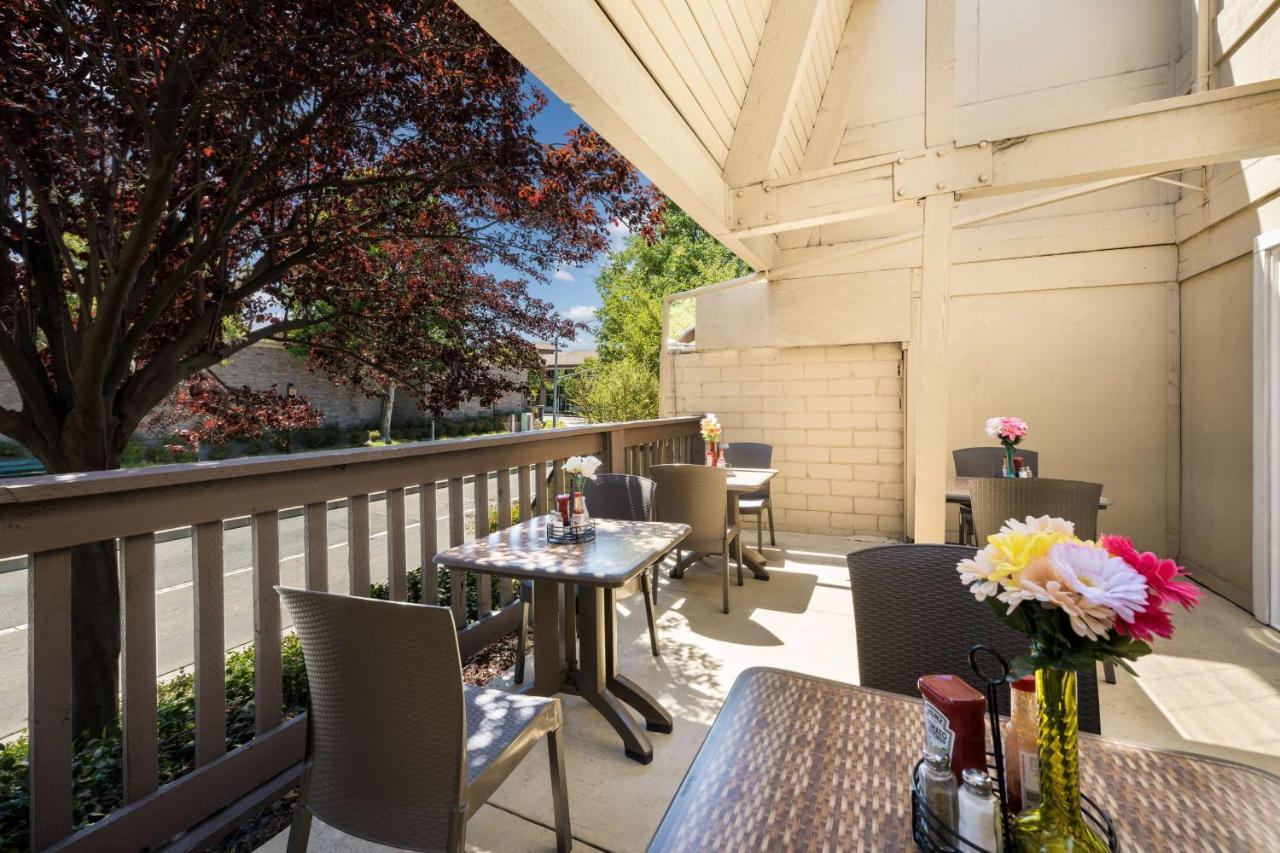Best Western Danville Sycamore Inn Bagian luar foto
