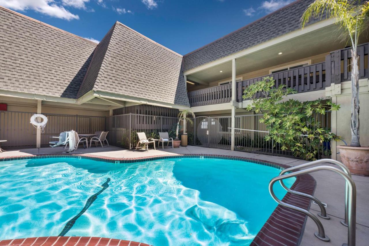 Best Western Danville Sycamore Inn Bagian luar foto